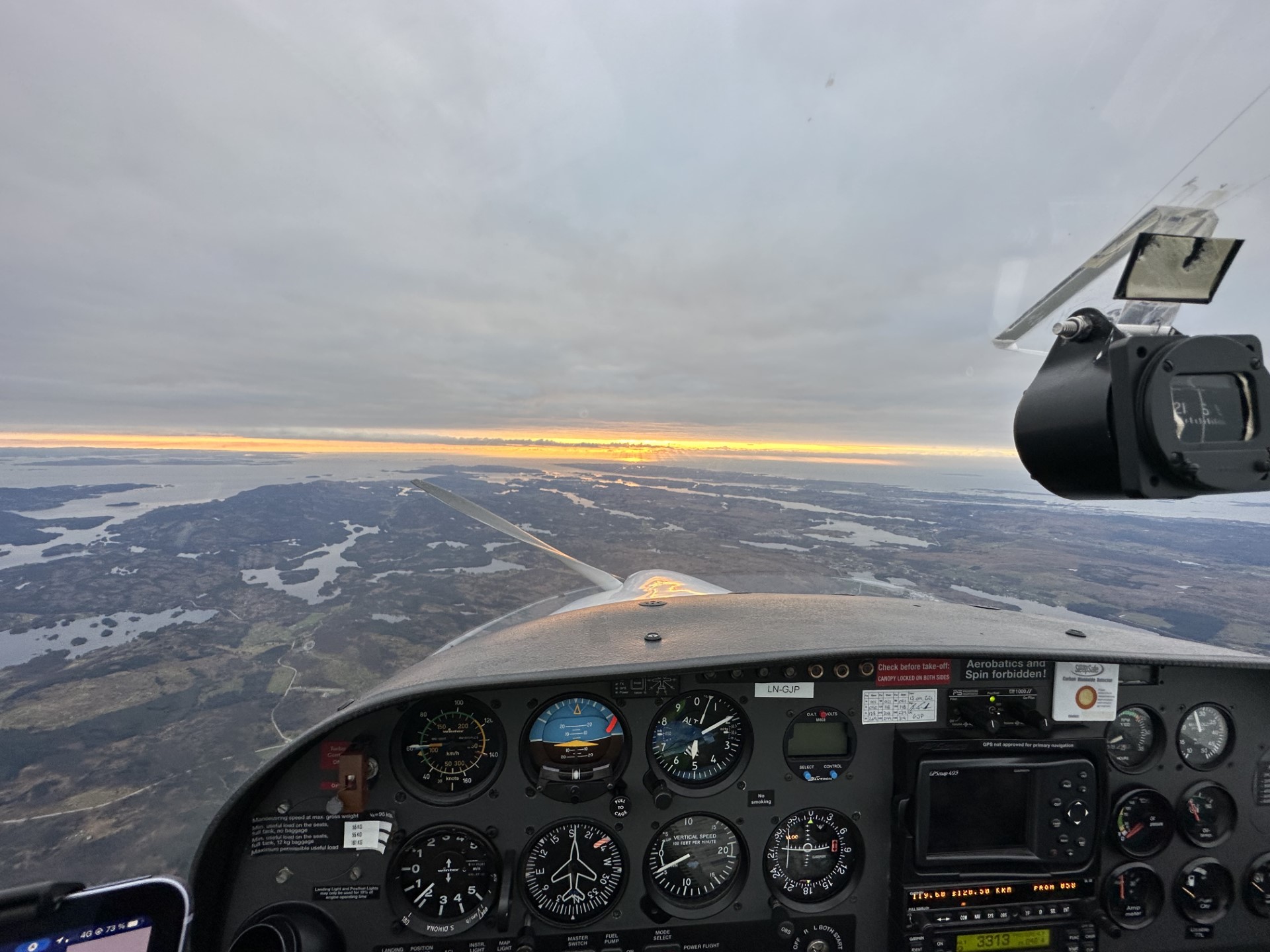 Flying i pre-solnedgangen