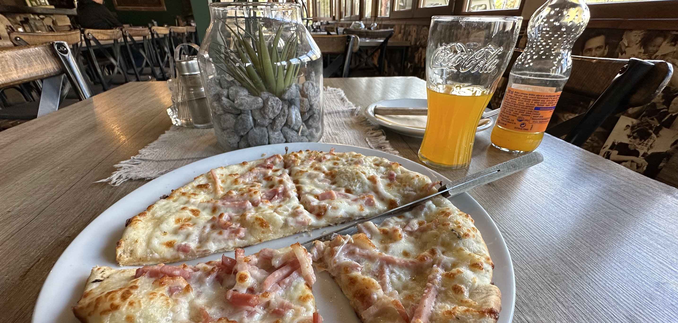 Pizza at E.T. Pizzéria