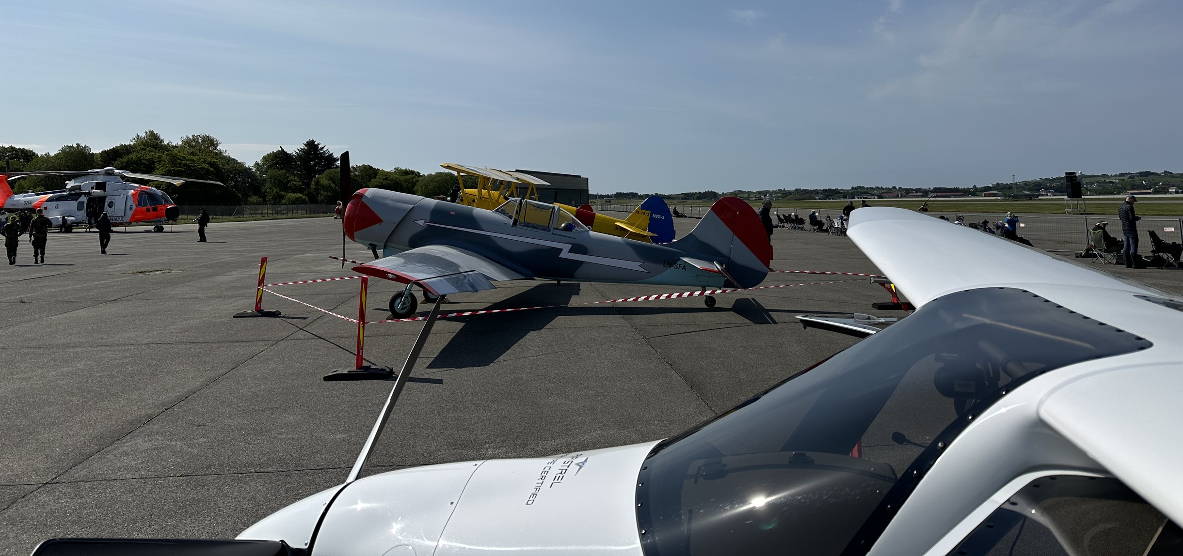 Nytt og gamle fly side om side
