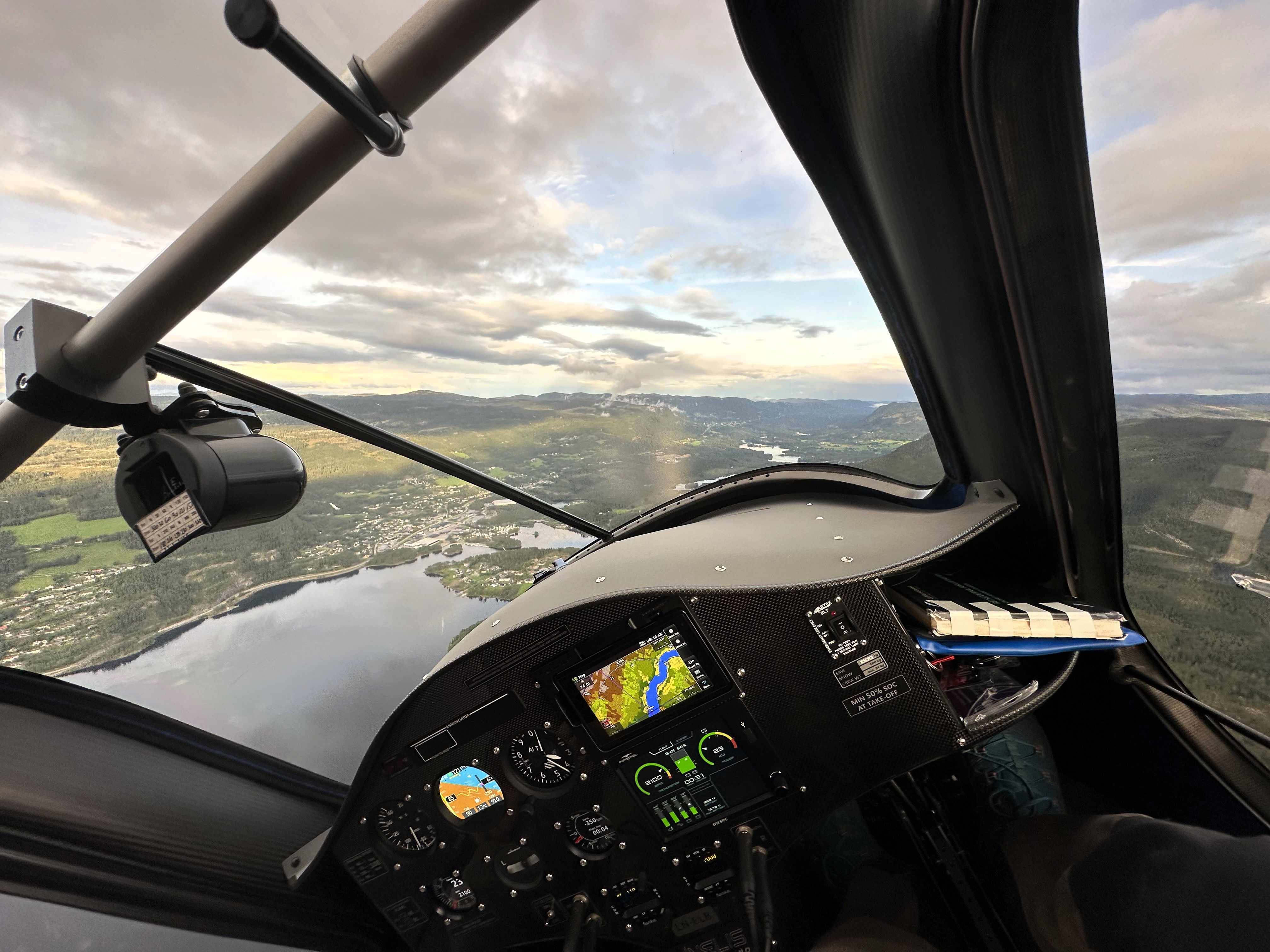 LN-ELB over Fagernes