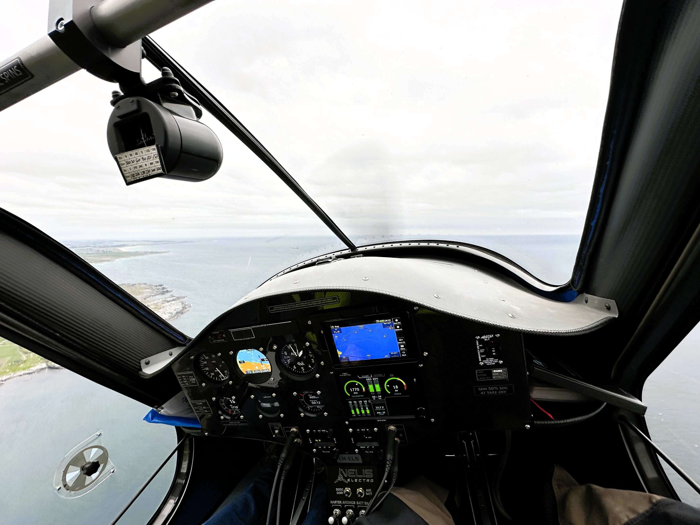 Utsikt fra cockpit i LN-ELB