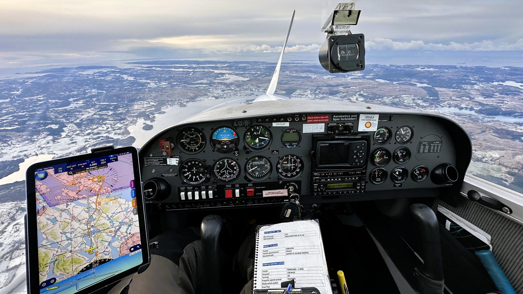 iPad montert i motorseilfly