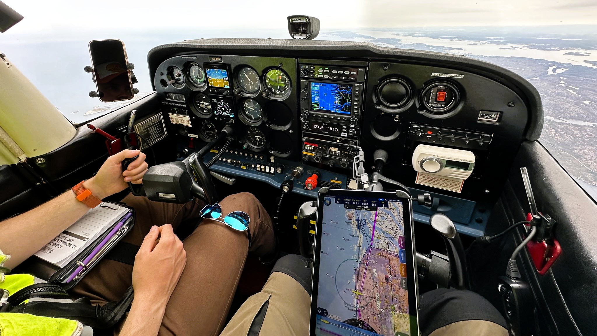 iPad montert i motorfly